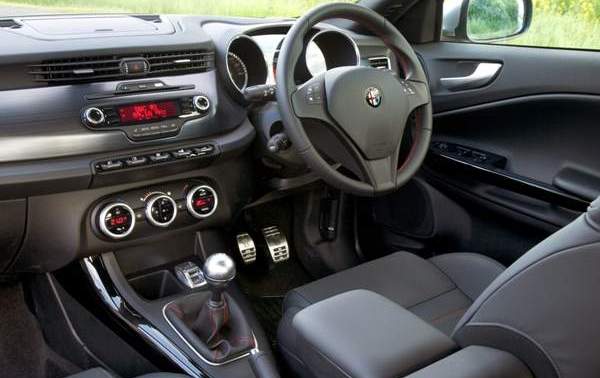 Alfa Romeo Giulietta 1.4 TB MultiAir Lusso - Lincolnshire Magazine - LincsMag.com